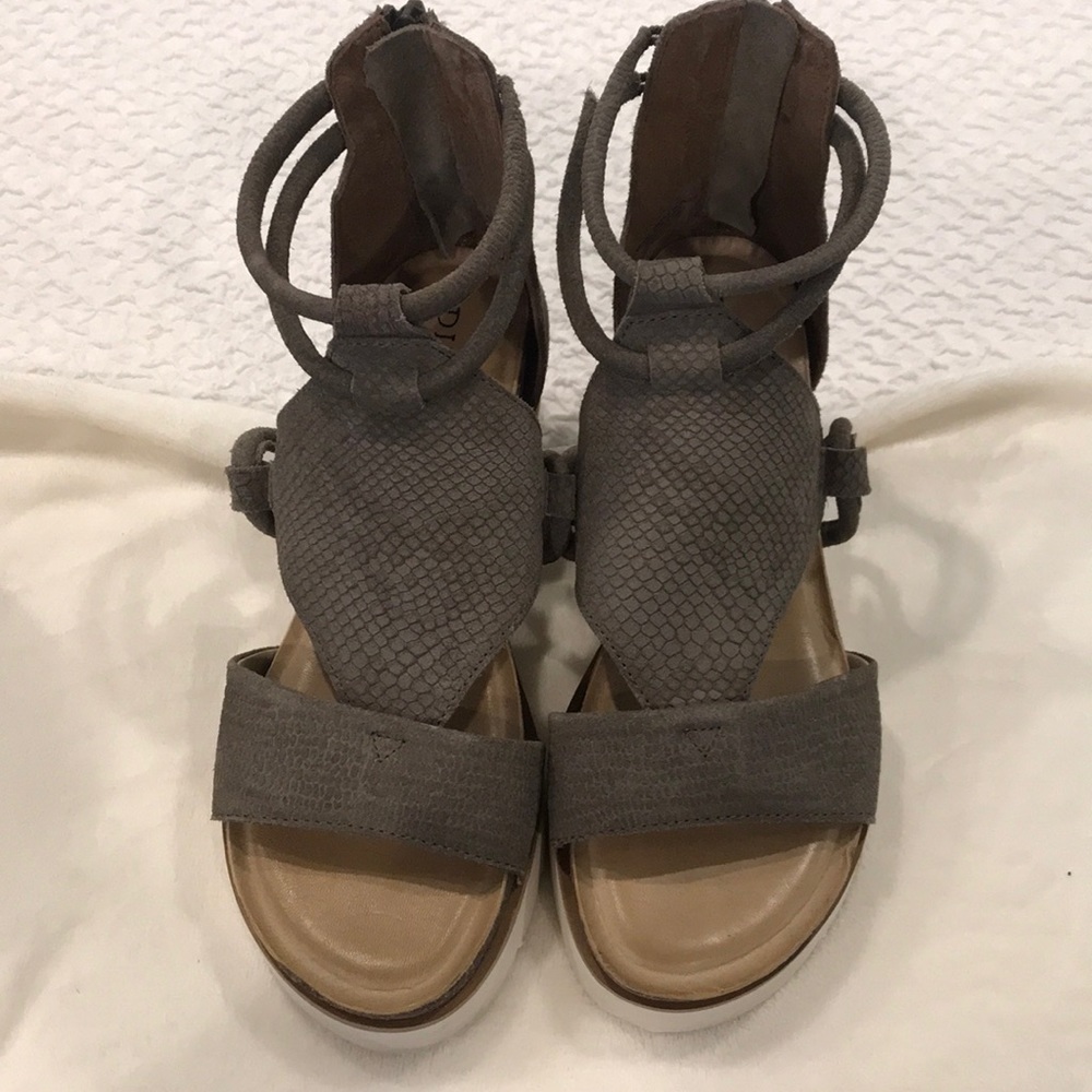 Diba true gray suede wedged sandals
